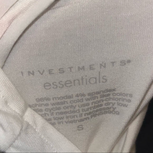 ❤️NWT Investments Essential White Top Size Small - Picture 7 of 8